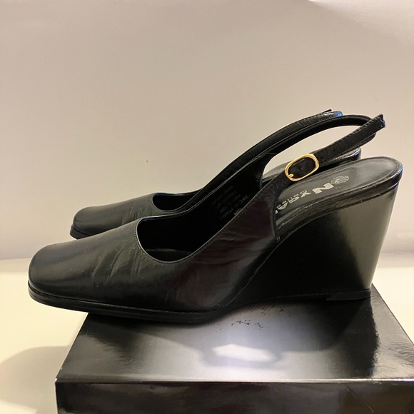 Nygard ladies size 6M leather sling back Shies, new in box. - Picture 3 of 6